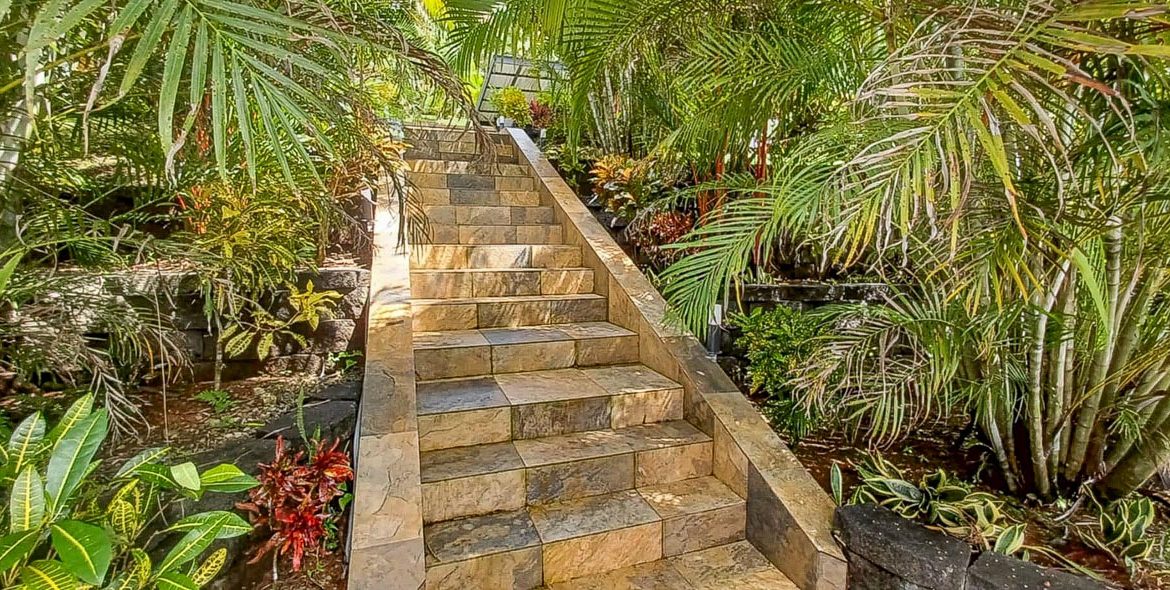 HOUSE WITH WATERFALL ACCESS AND PRIVACY CLOSE TO UVITA AND OJOCHAL – 3.8 ACRES