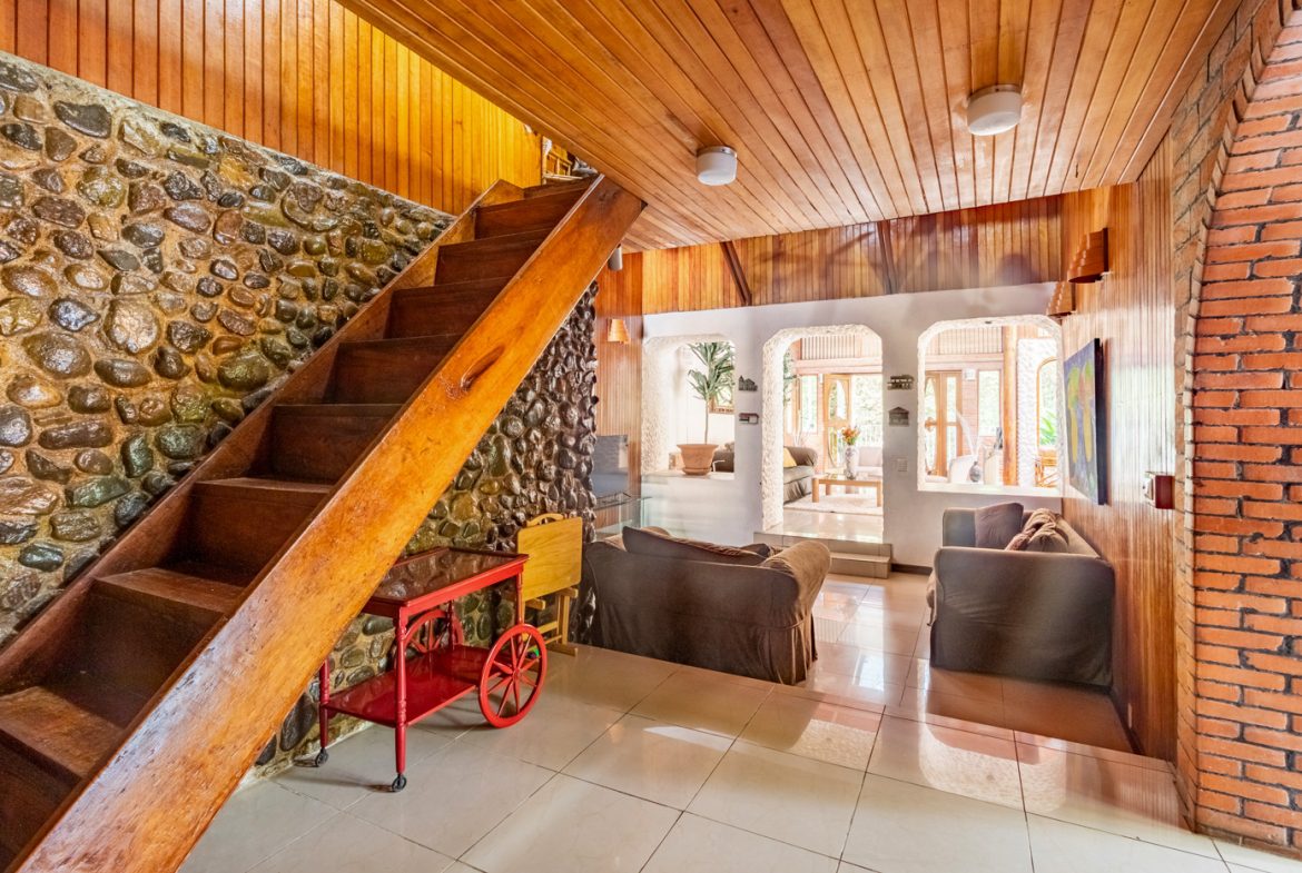 LUXURIOUS 4 BEDROOM HOME PLUS GUEST HOUSE WITH JUNGLE AND RIVER – 1.44 ACRES