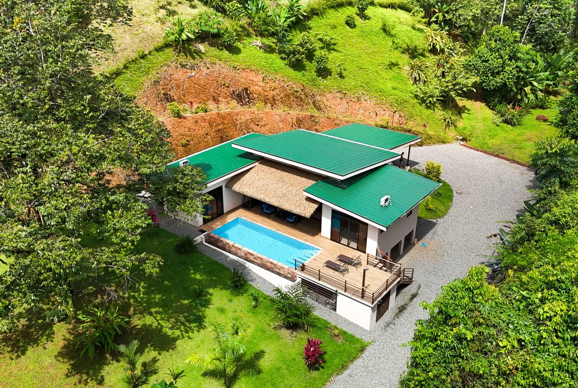 LUXURY 3 BEDROOM HOME WITH LUSH GARDEN , TREES AND PRIVACY – 0.98 ACRES, Uvita, Costa Rica — photo 3