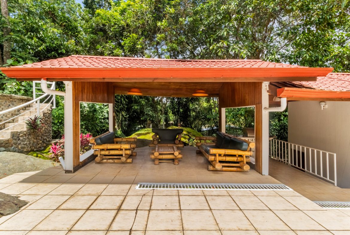 LUXURIOUS 4 BEDROOM HOME PLUS GUEST HOUSE WITH JUNGLE AND RIVER – 1.44 ACRES