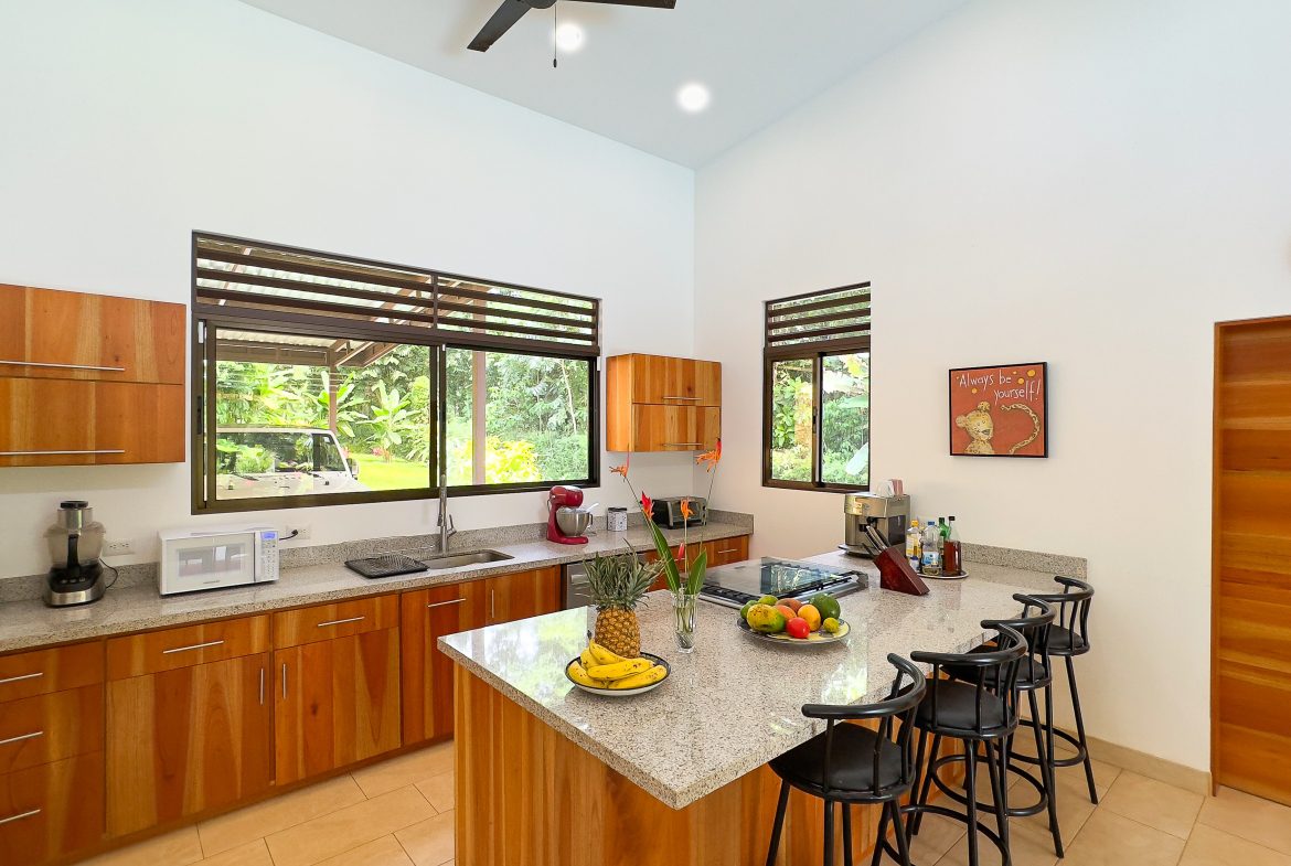 LUXURY 3 BEDROOM HOME WITH LUSH GARDEN , TREES AND PRIVACY – 0.98 ACRES, Uvita, Costa Rica — photo 6