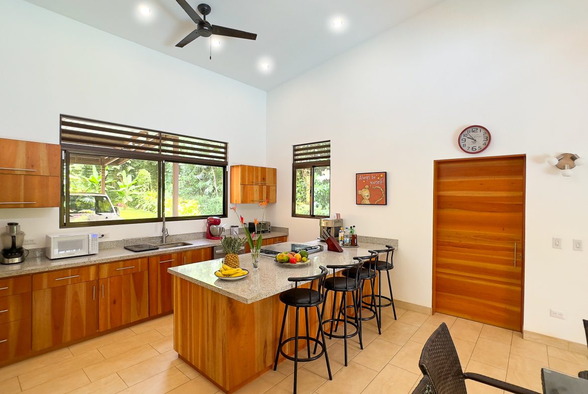 LUXURY 3 BEDROOM HOME WITH LUSH GARDEN , TREES AND PRIVACY – 0.98 ACRES, Uvita, Costa Rica — photo 5
