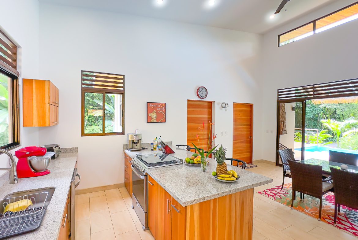 LUXURY 3 BEDROOM HOME WITH LUSH GARDEN , TREES AND PRIVACY – 0.98 ACRES, Uvita, Costa Rica — photo 7