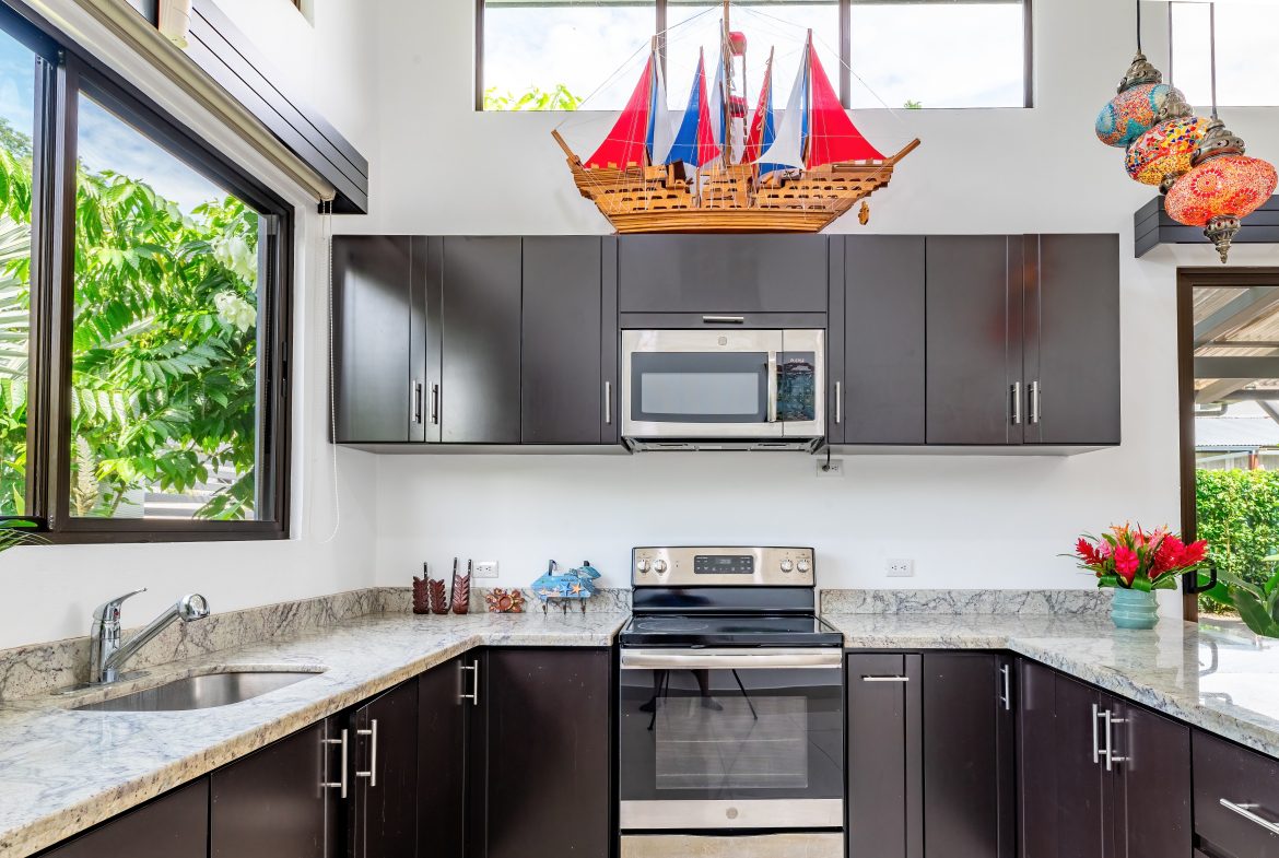 INTRODUCING CASA MIA: YOUR TROPICAL 3-BEDROOM HOME IN BAHÍA, Uvita, Costa Rica — photo 2