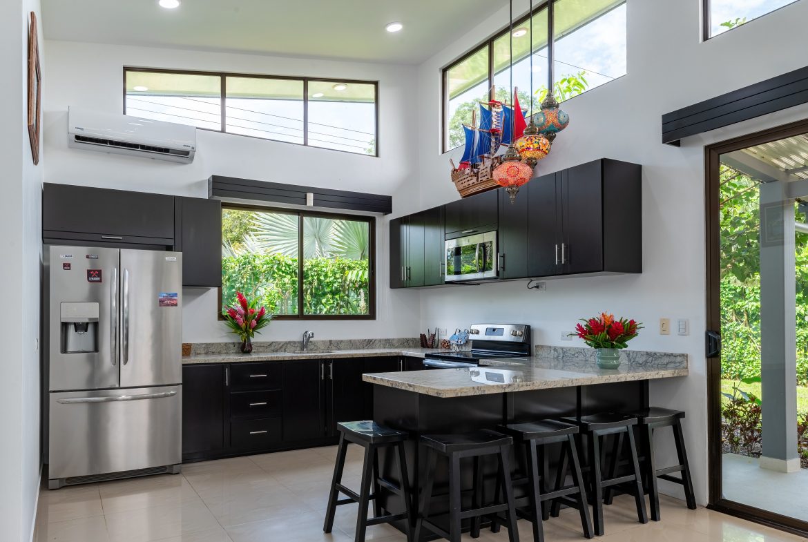 INTRODUCING CASA MIA: YOUR TROPICAL 3-BEDROOM HOME IN BAHÍA, Uvita, Costa Rica — photo 4
