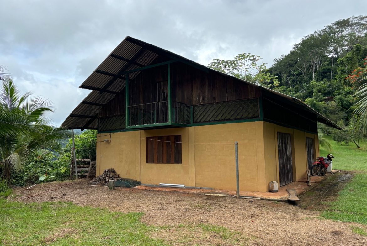 3-BEDROOM MOUNTAIN VIEW HOME WITH NATURE AND RIVER AROUND – 14 ACRES
