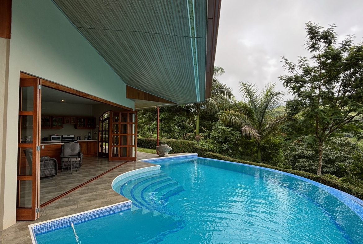 3-BEDROOM MOUNTAIN VIEW HOME WITH NATURE AND RIVER AROUND – 14 ACRES