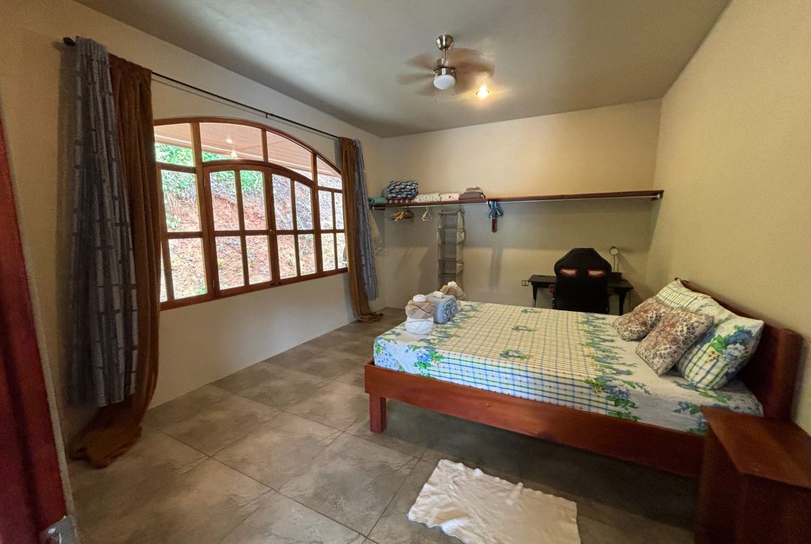 3-BEDROOM MOUNTAIN VIEW HOME WITH NATURE AND RIVER AROUND – 14 ACRES