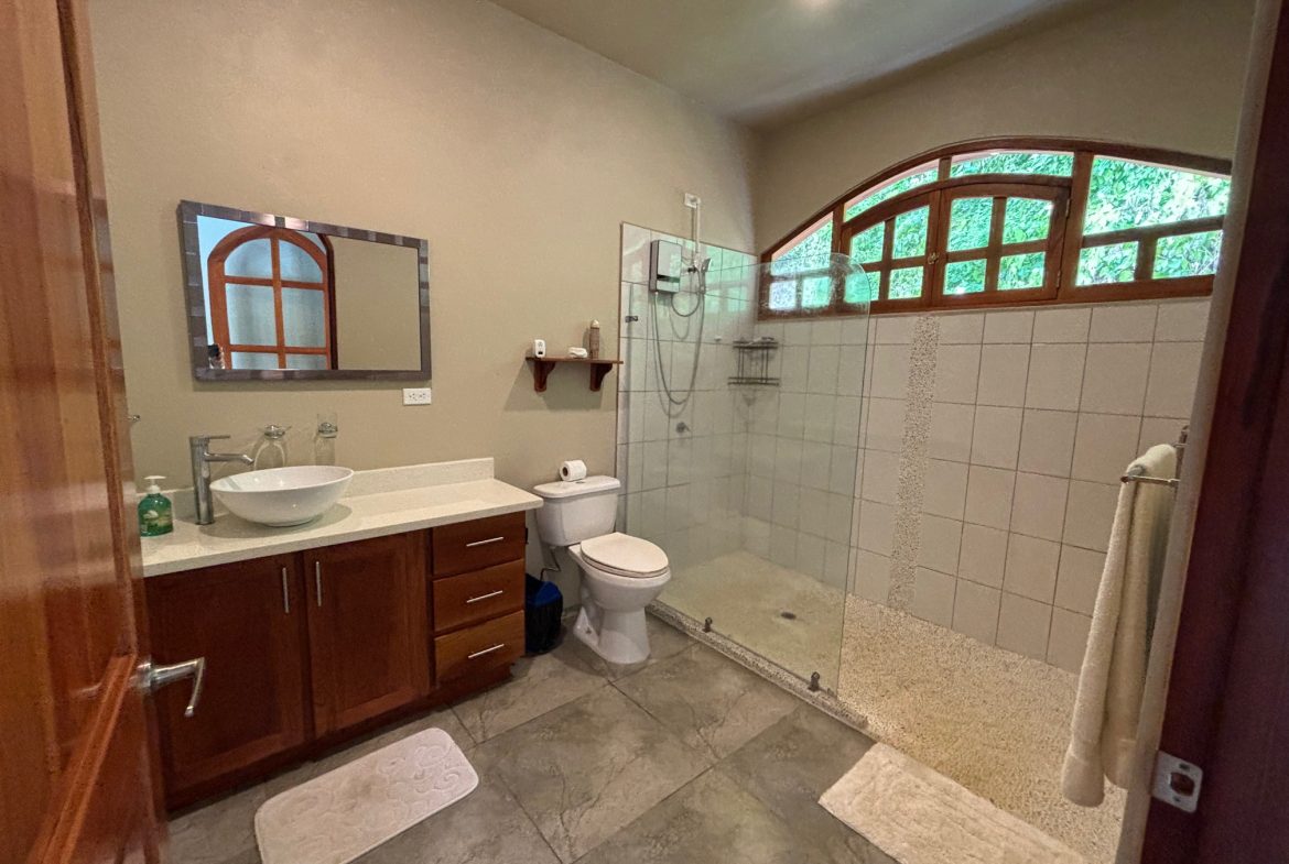 3-BEDROOM MOUNTAIN VIEW HOME WITH NATURE AND RIVER AROUND – 14 ACRES