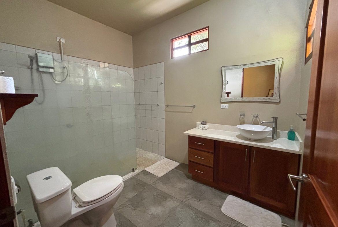 3-BEDROOM MOUNTAIN VIEW HOME WITH NATURE AND RIVER AROUND – 14 ACRES, Uvita, Costa Rica — photo 7