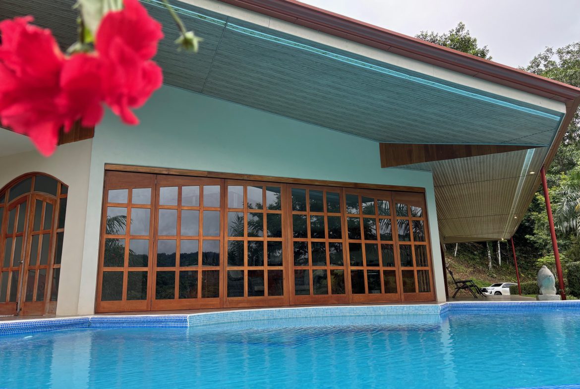 3-BEDROOM MOUNTAIN VIEW HOME WITH NATURE AND RIVER AROUND – 14 ACRES