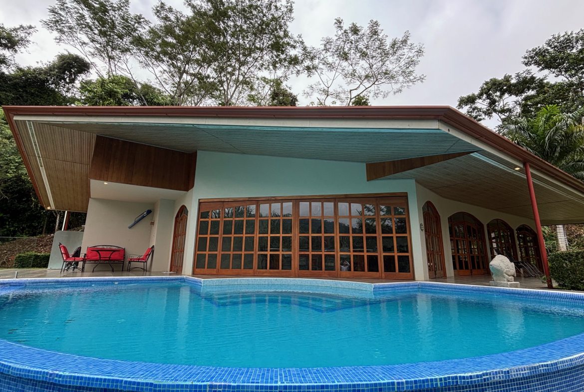 3-BEDROOM MOUNTAIN VIEW HOME WITH NATURE AND RIVER AROUND – 14 ACRES