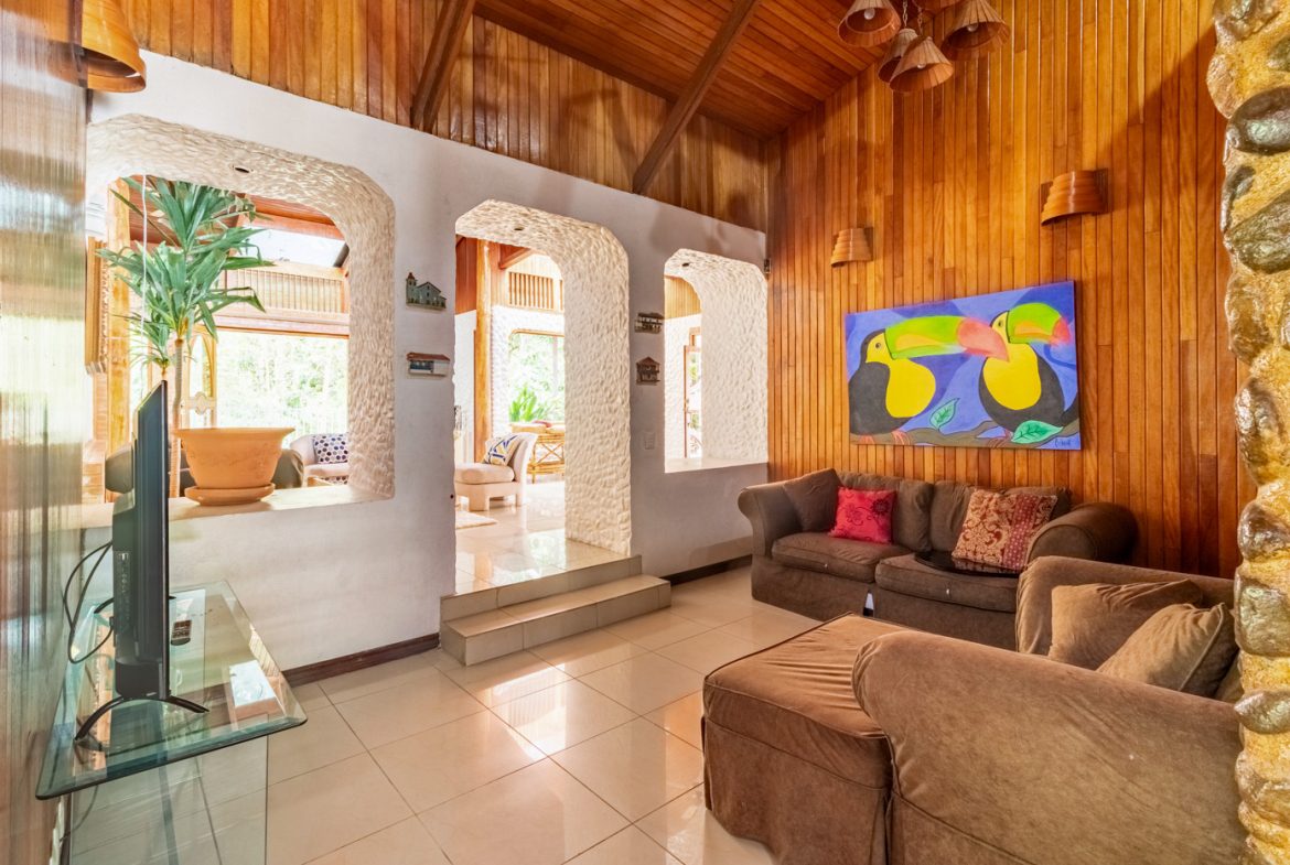 LUXURIOUS 4 BEDROOM HOME PLUS GUEST HOUSE WITH JUNGLE AND RIVER – 1.44 ACRES