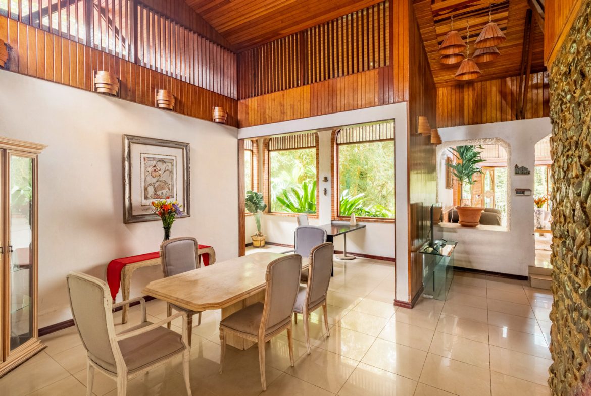 LUXURIOUS 4 BEDROOM HOME PLUS GUEST HOUSE WITH JUNGLE AND RIVER – 1.44 ACRES