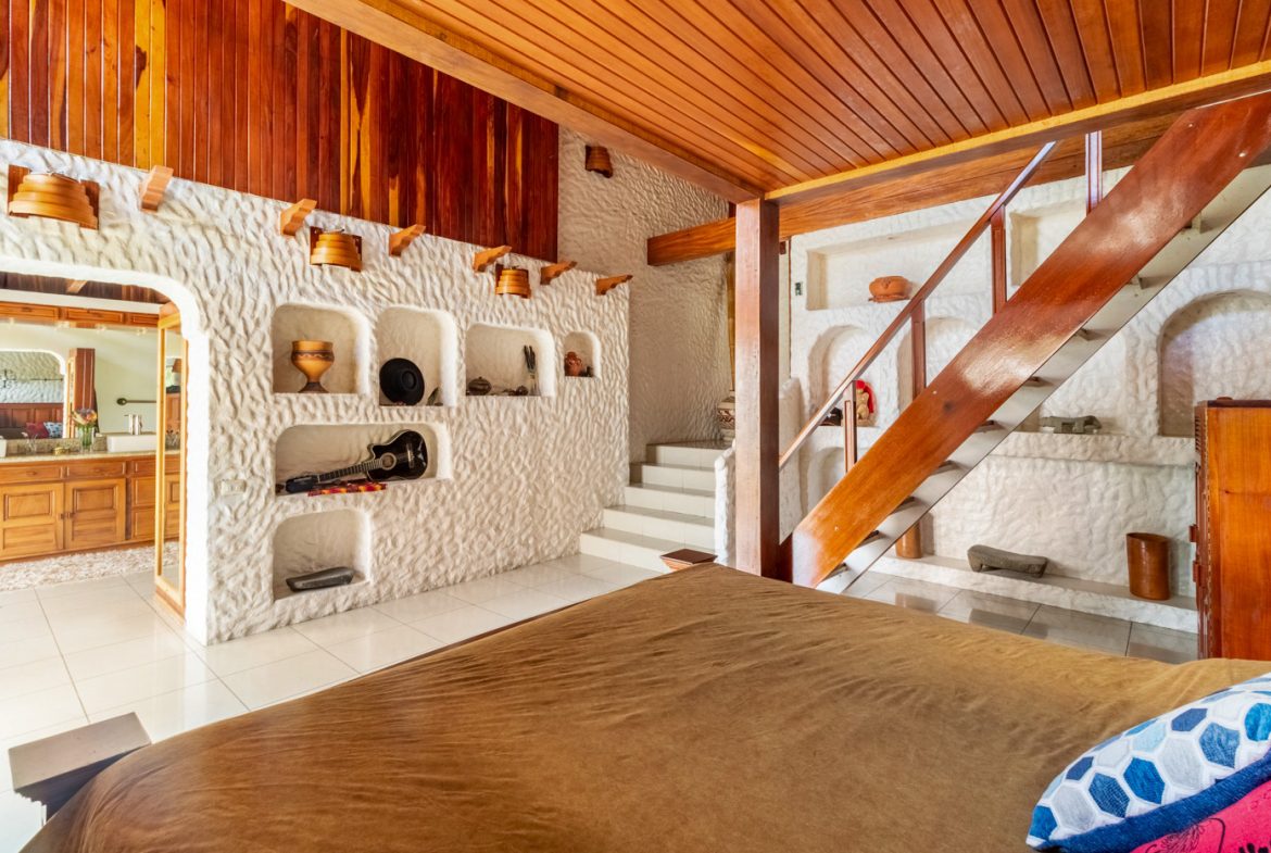 LUXURIOUS 4 BEDROOM HOME PLUS GUEST HOUSE WITH JUNGLE AND RIVER – 1.44 ACRES, Uvita, Costa Rica — photo 7
