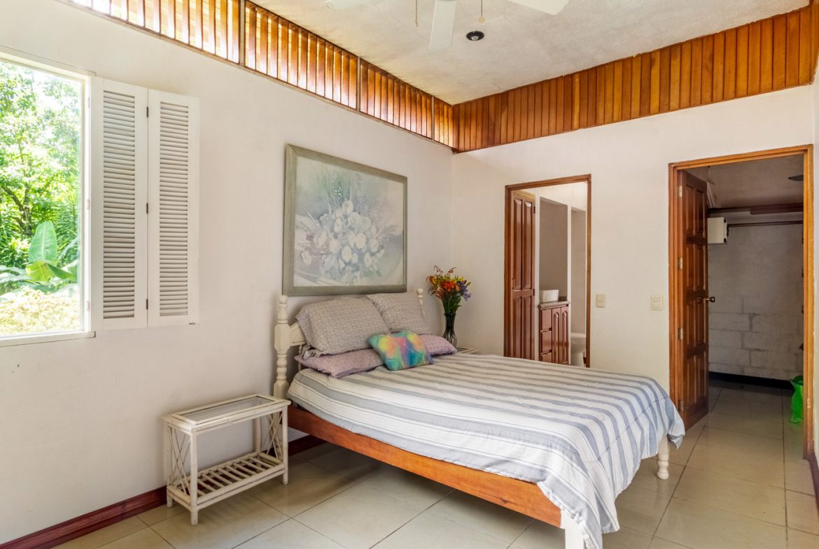 LUXURIOUS 4 BEDROOM HOME PLUS GUEST HOUSE WITH JUNGLE AND RIVER – 1.44 ACRES, Uvita, Costa Rica — photo 4