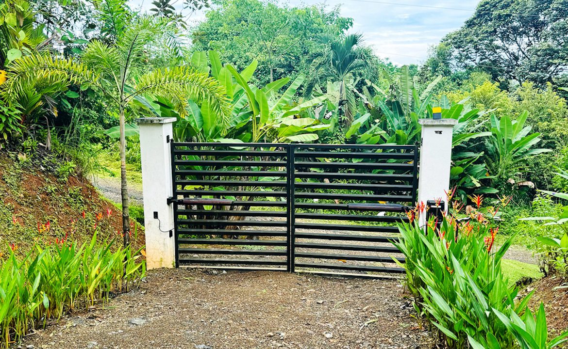 OCEAN VIEW HOME IN ESCALERAS NEAR DOMINICAL – 1.77 ACRES