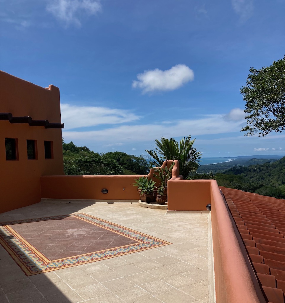 6.3 ACRES 3 BEDROOM HOME WITH OCEANV VIEW AND GUEST HOUSE Dominical