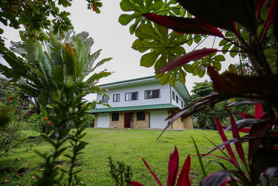 HOME AND APARTMENT WALKING DISTANCE TO THE BEACH – 1.3 ACRES, Uvita, Costa Rica — photo 4
