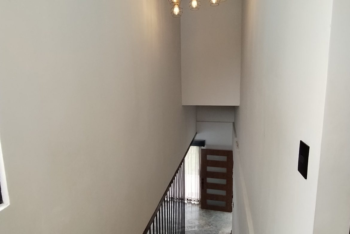 TWO-STORY 3-BEDROOM COMTEMPORARY HOME CLOSE TO THE WHALE TAIL