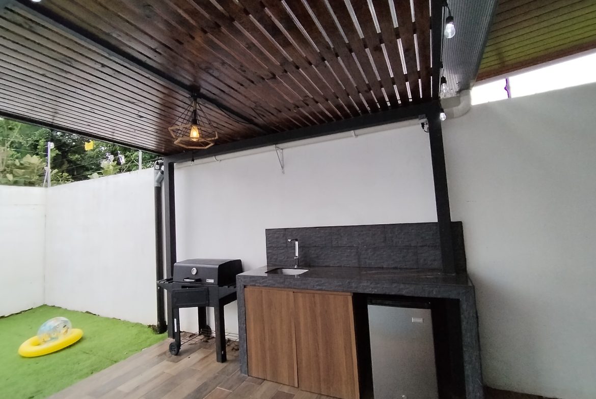 TWO-STORY 3-BEDROOM COMTEMPORARY HOME CLOSE TO THE WHALE TAIL