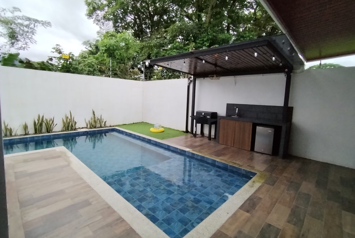 TWO-STORY 3-BEDROOM COMTEMPORARY HOME CLOSE TO THE WHALE TAIL