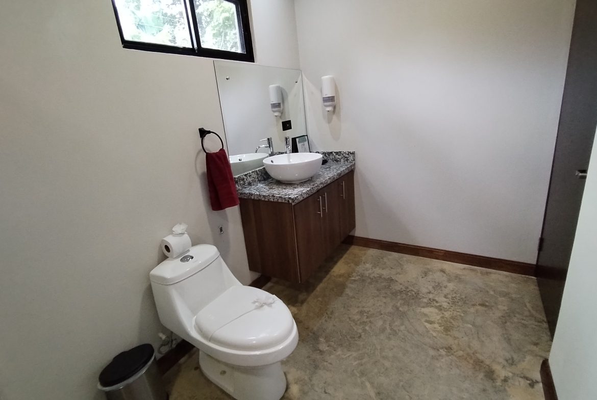 TWO-STORY 3-BEDROOM COMTEMPORARY HOME CLOSE TO THE WHALE TAIL