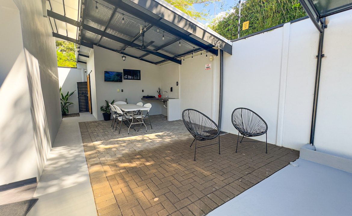 1 BEDROOM HOME WITH POOL AND ROOM TO EXPAND