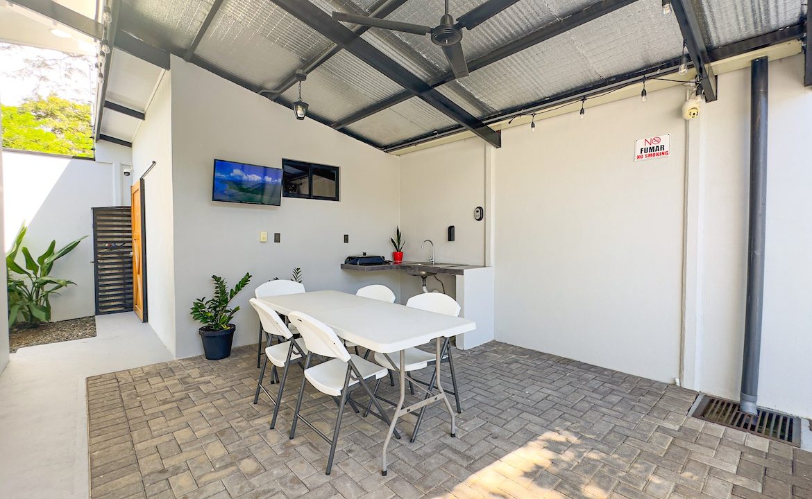 1 BEDROOM HOME WITH POOL AND ROOM TO EXPAND