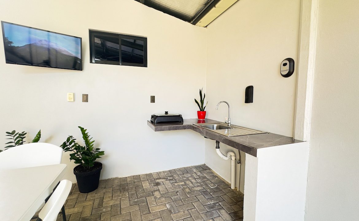 1 BEDROOM HOME WITH POOL AND ROOM TO EXPAND