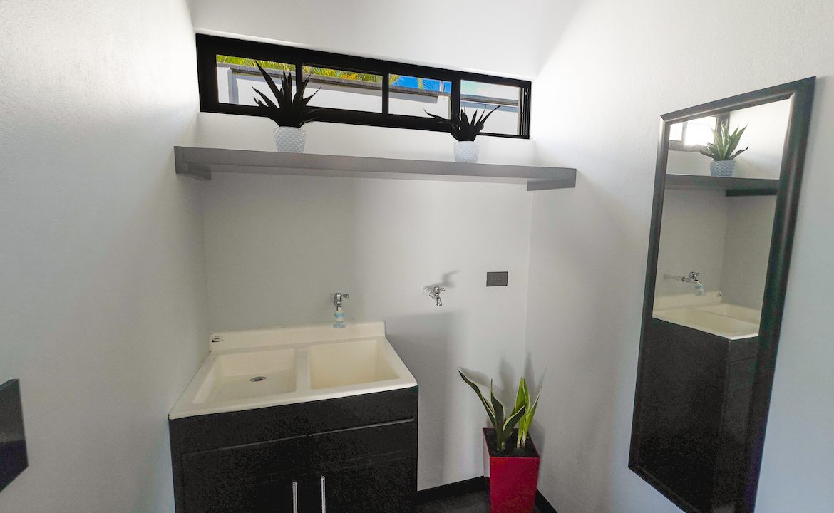 1 BEDROOM HOME WITH POOL AND ROOM TO EXPAND