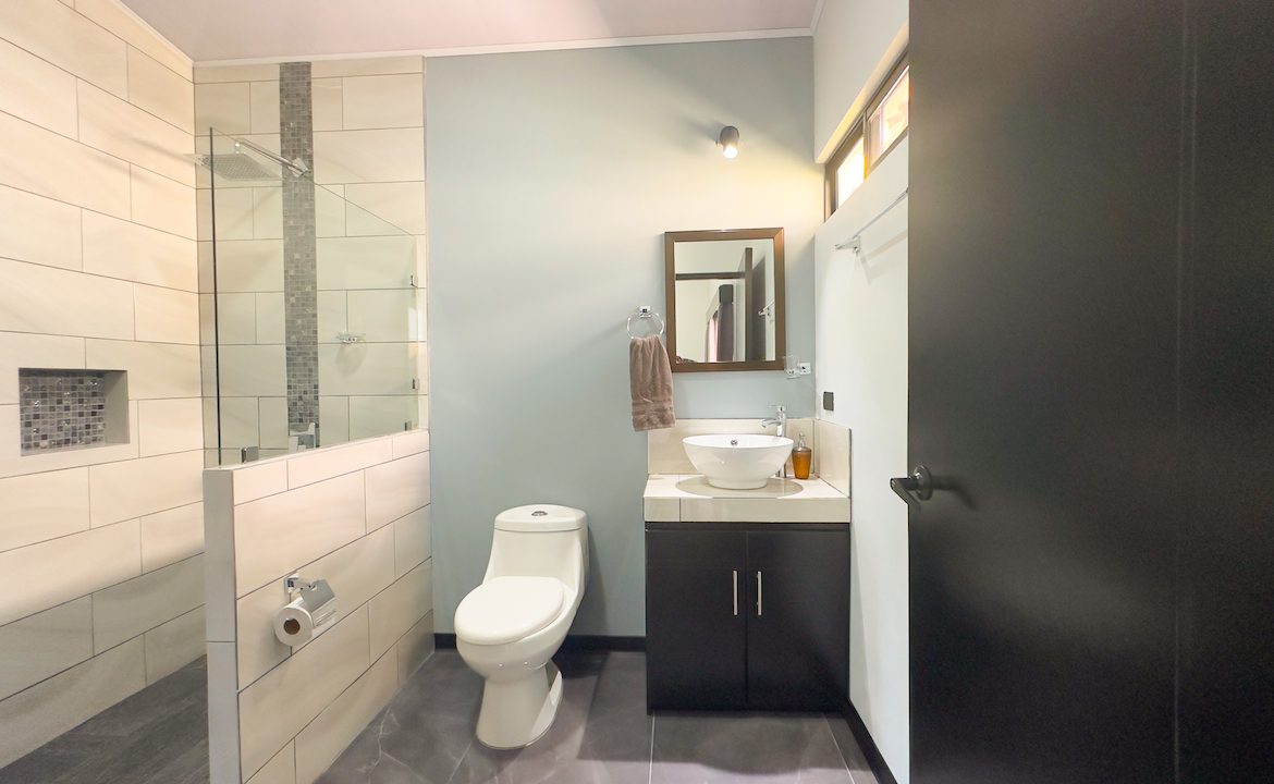 1 BEDROOM HOME WITH POOL AND ROOM TO EXPAND