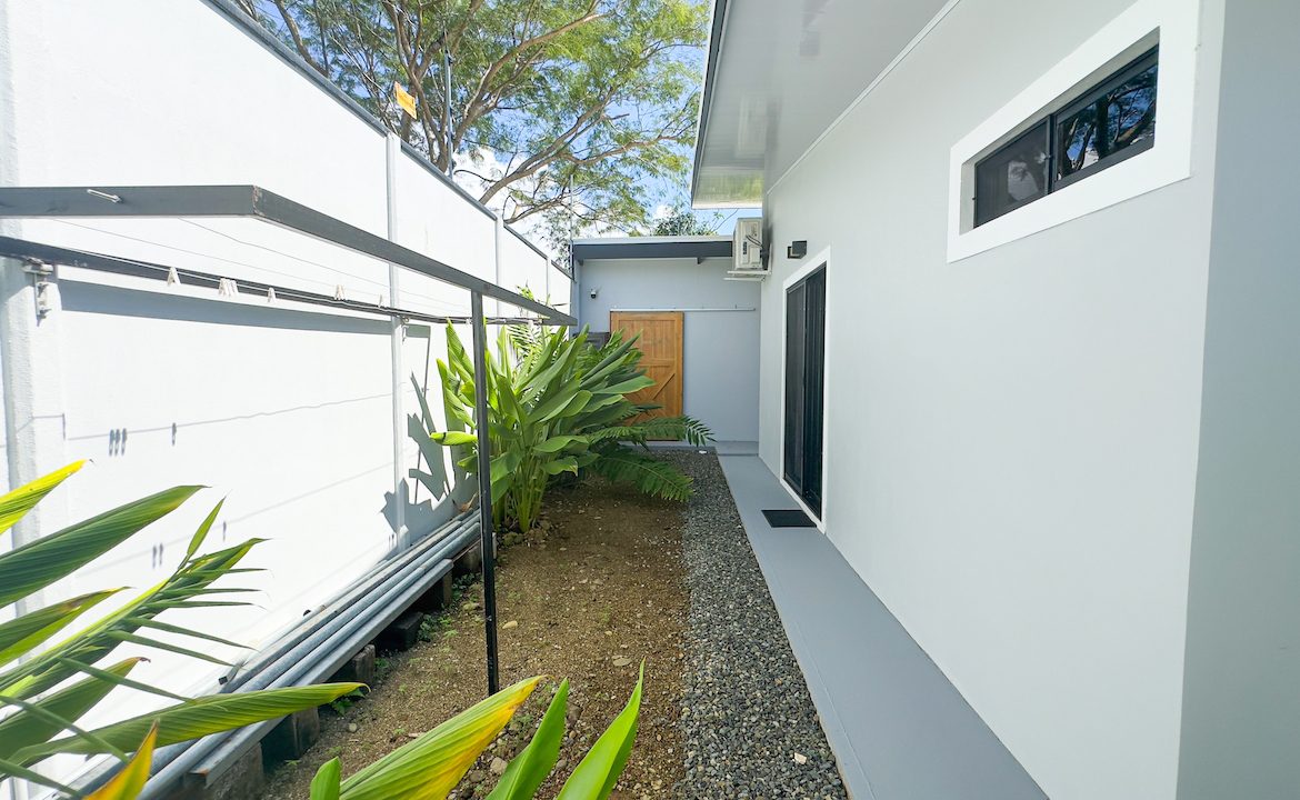 1 BEDROOM HOME WITH POOL AND ROOM TO EXPAND