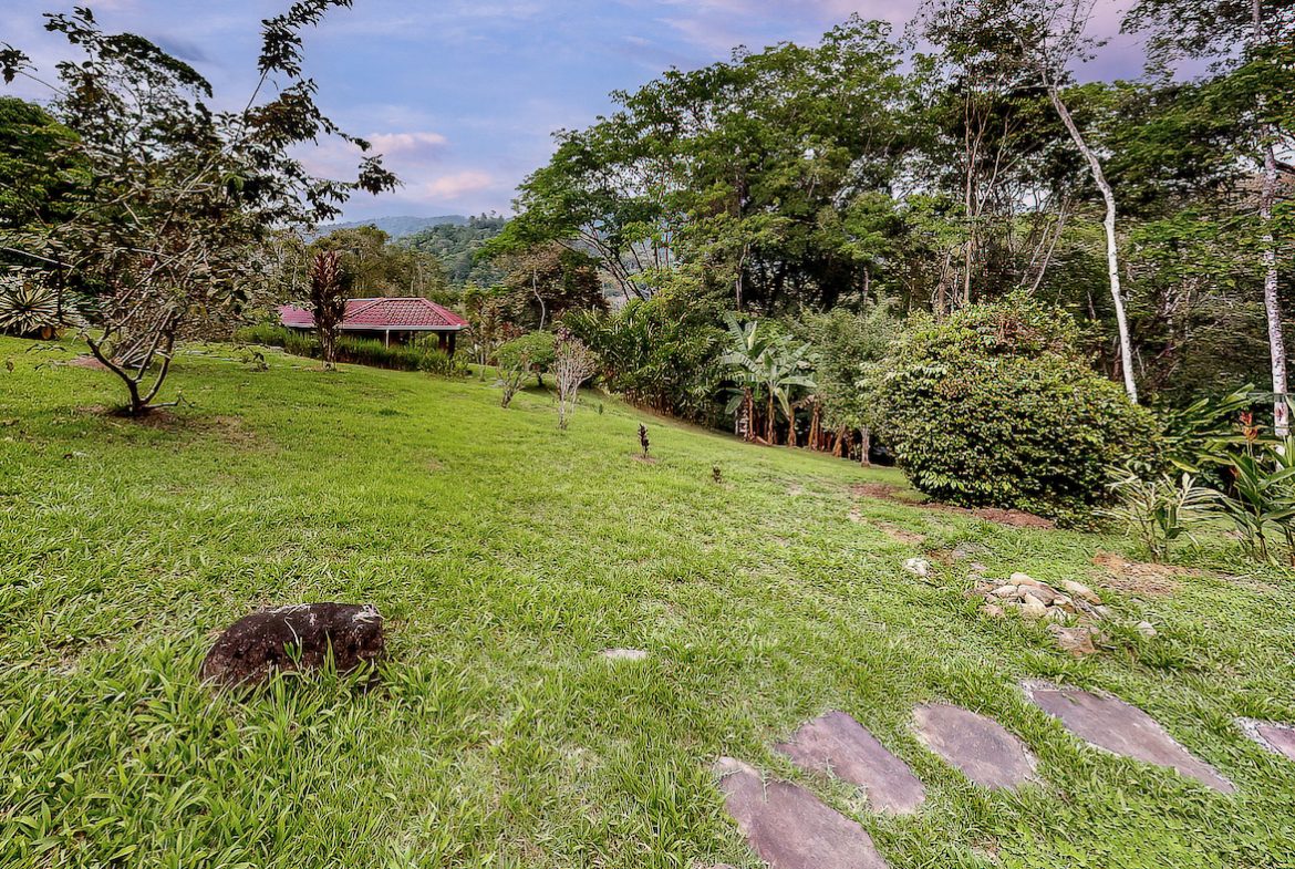 Boutique Lodge Retreat Walking Distance to Uvita River