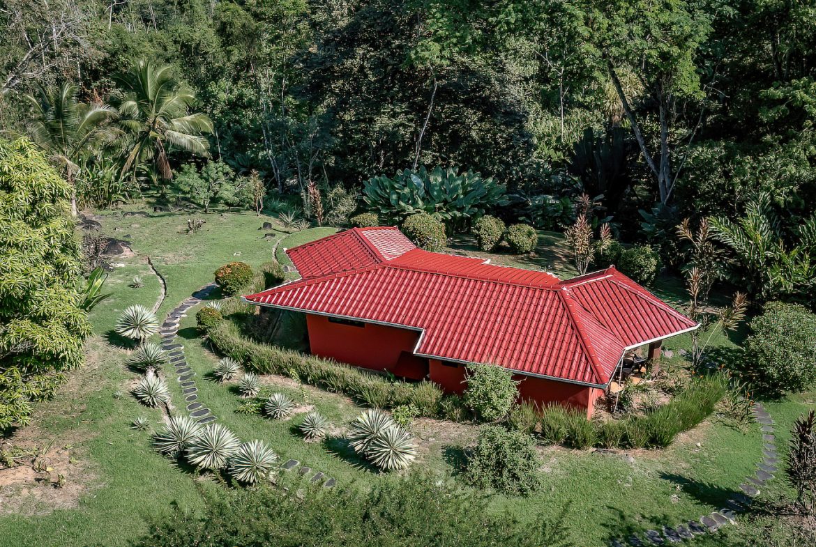 Boutique Lodge Retreat Walking Distance to Uvita River