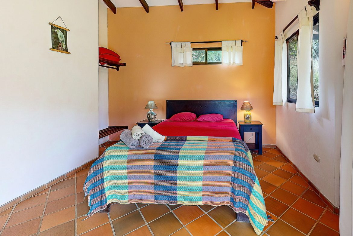 Boutique Lodge Retreat Walking Distance to Uvita River