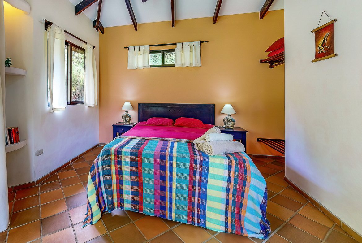 Boutique Lodge Retreat Walking Distance to Uvita River
