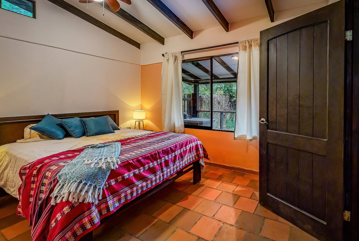 Boutique Lodge Retreat Walking Distance to Uvita River