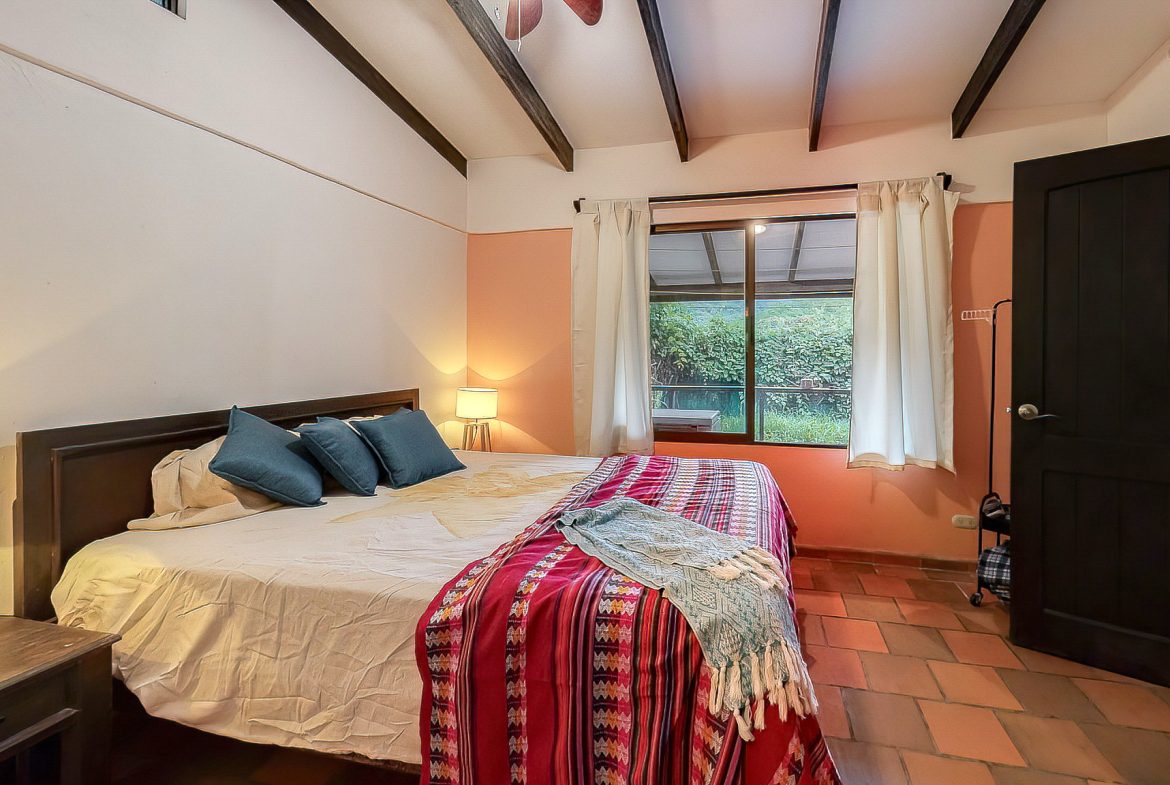 Boutique Lodge Retreat Walking Distance to Uvita River