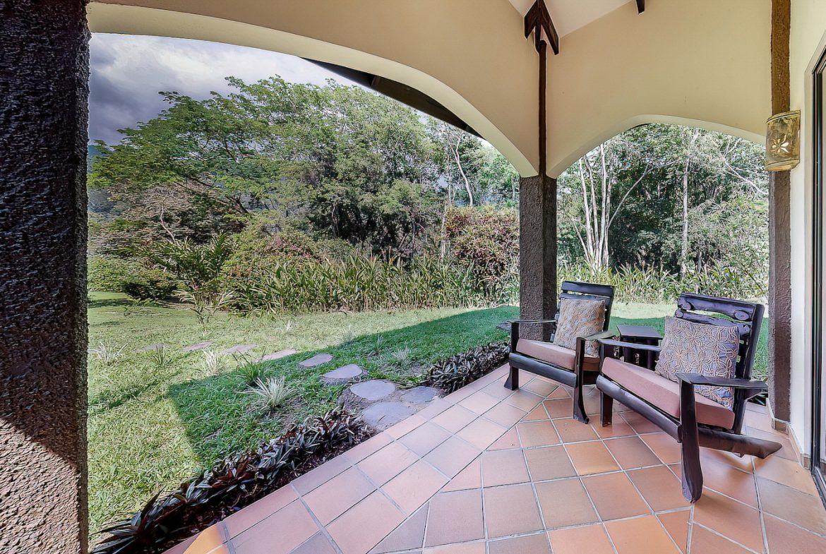 Boutique Lodge Retreat Walking Distance to Uvita River