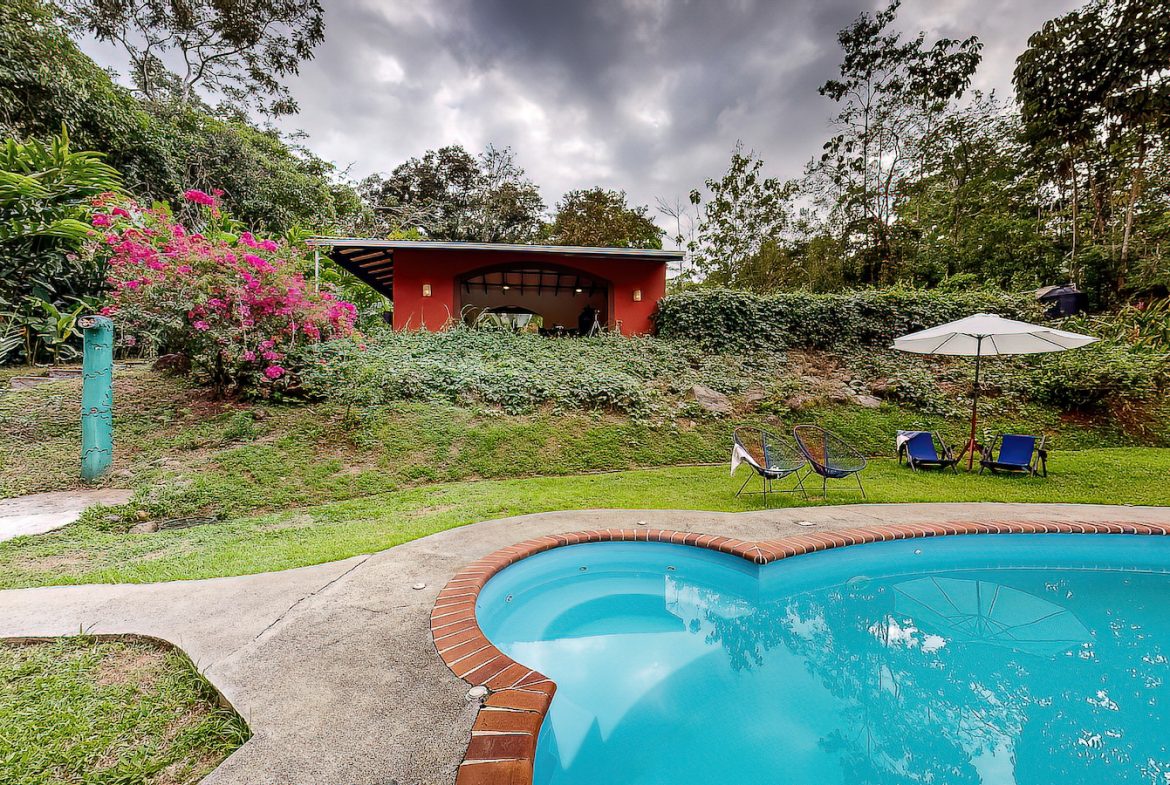 Boutique Lodge Retreat Walking Distance to Uvita River