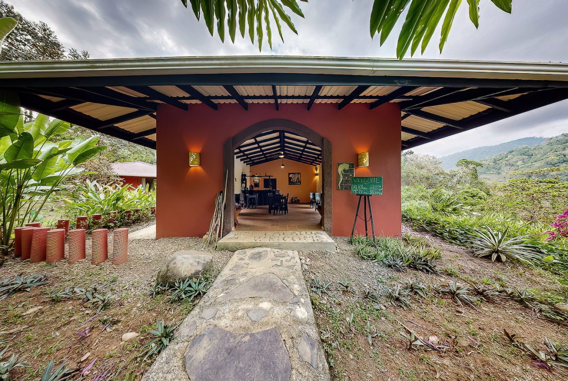 Boutique Lodge Retreat Walking Distance to Uvita River