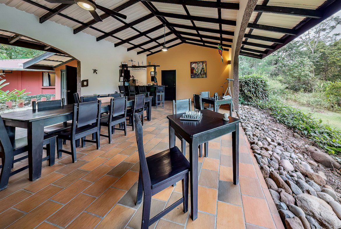 Boutique Lodge Retreat Walking Distance to Uvita River