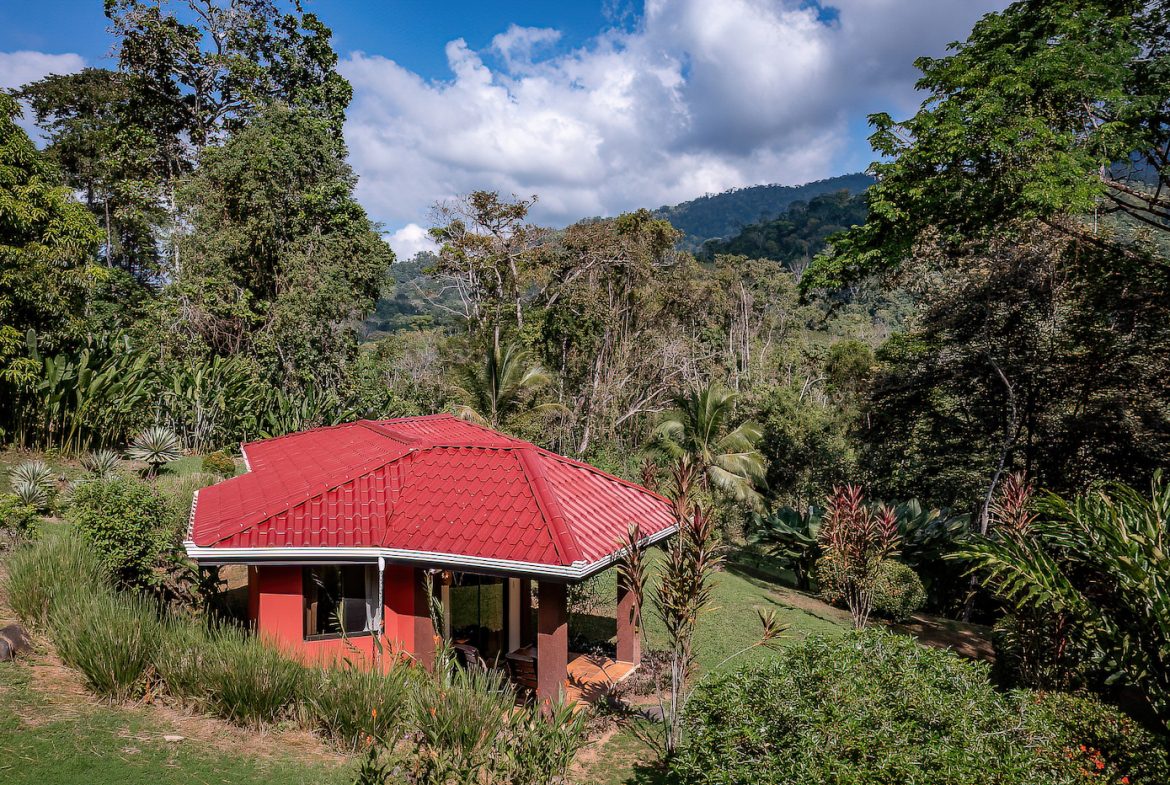 Boutique Lodge Retreat Walking Distance to Uvita River