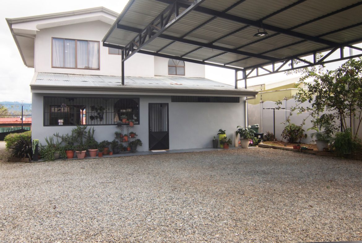 SPACIOUS TWO-STORY HOME WITH MOUNTAIN VIEWS, OUTDOOR LIVING, AND GREENHOUSE – 0.25 ACRES