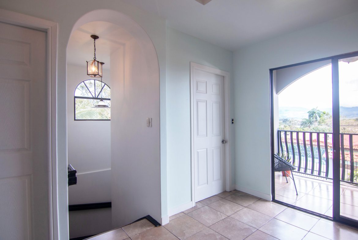 SPACIOUS TWO-STORY HOME WITH MOUNTAIN VIEWS, OUTDOOR LIVING, AND GREENHOUSE – 0.25 ACRES, Uvita, Costa Rica — photo 4