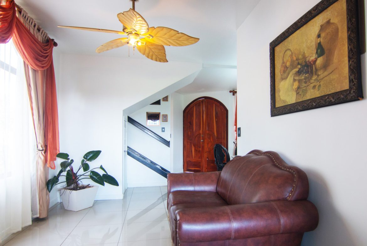 SPACIOUS TWO-STORY HOME WITH MOUNTAIN VIEWS, OUTDOOR LIVING, AND GREENHOUSE – 0.25 ACRES, Uvita, Costa Rica — photo 7