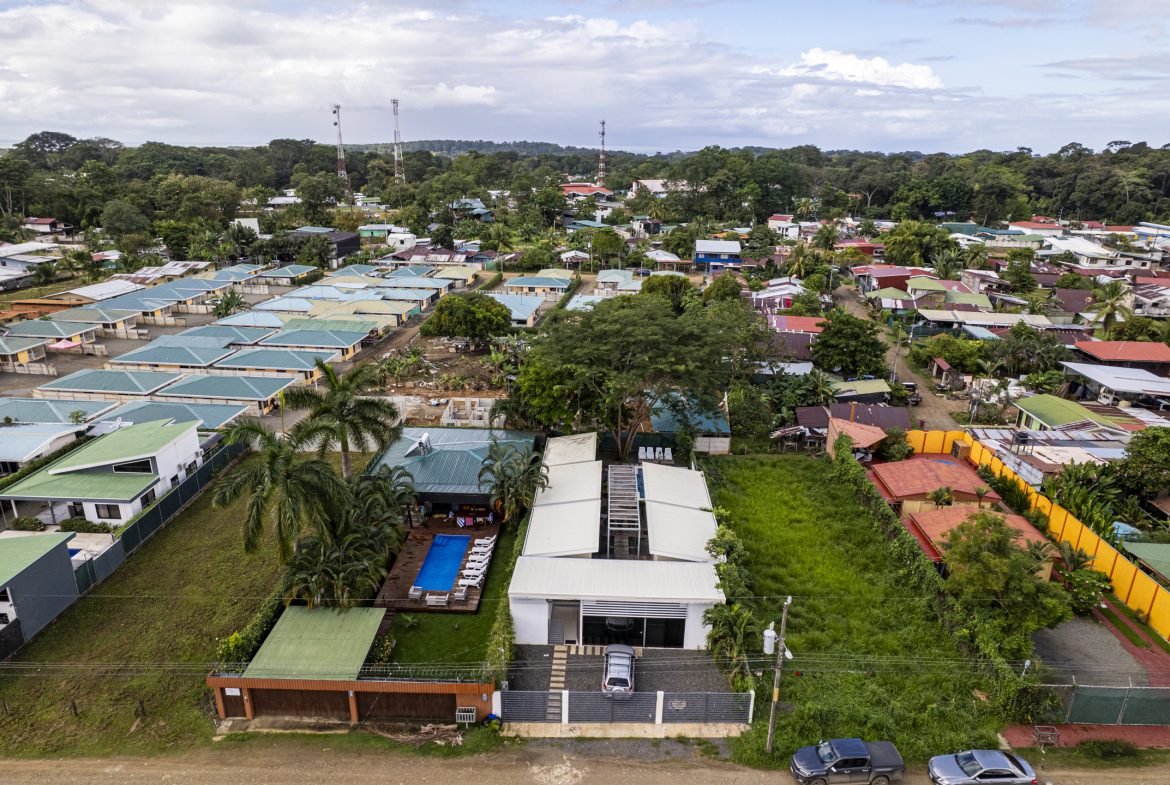 BRAND NEW BUNGALOWS IN UVITA – PRIME LOCATION | 5 BEDROOMS – 5 BATHS | 0.12 ACRES