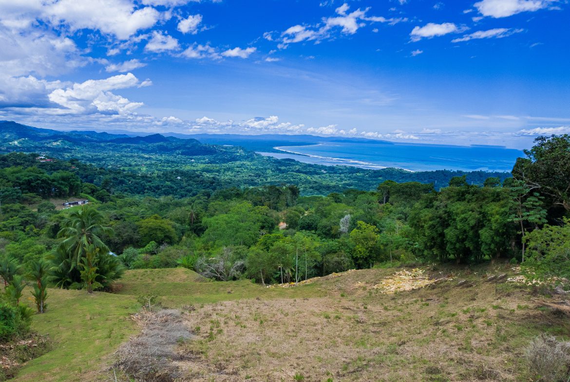 STUNNING OCEAN-VIEW LOT WITH TRANQUIL SURROUNDINGS – 0.5 ACRES