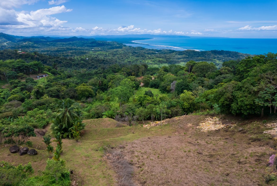 STUNNING OCEAN-VIEW LOT WITH TRANQUIL SURROUNDINGS – 0.5 ACRES
